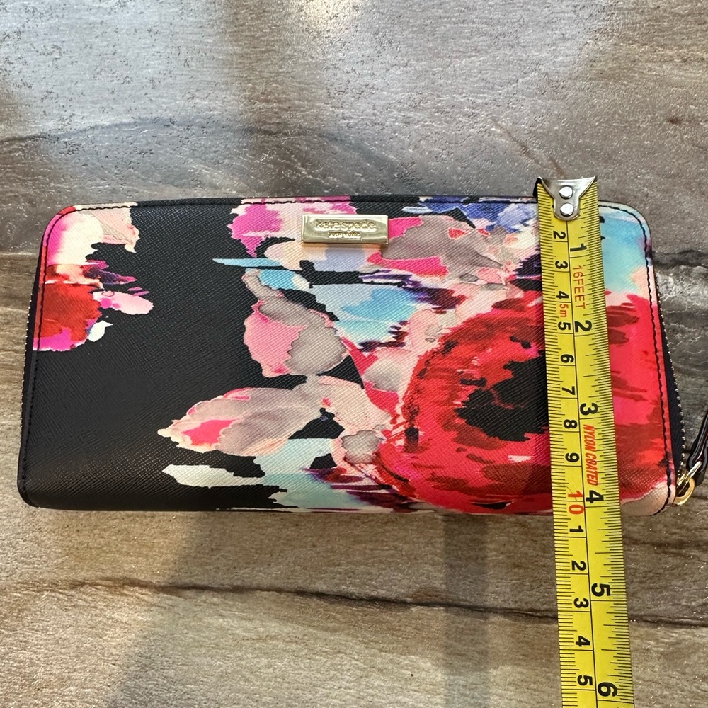 KATE SPADE • Large Wallet - Picture 6 of 7